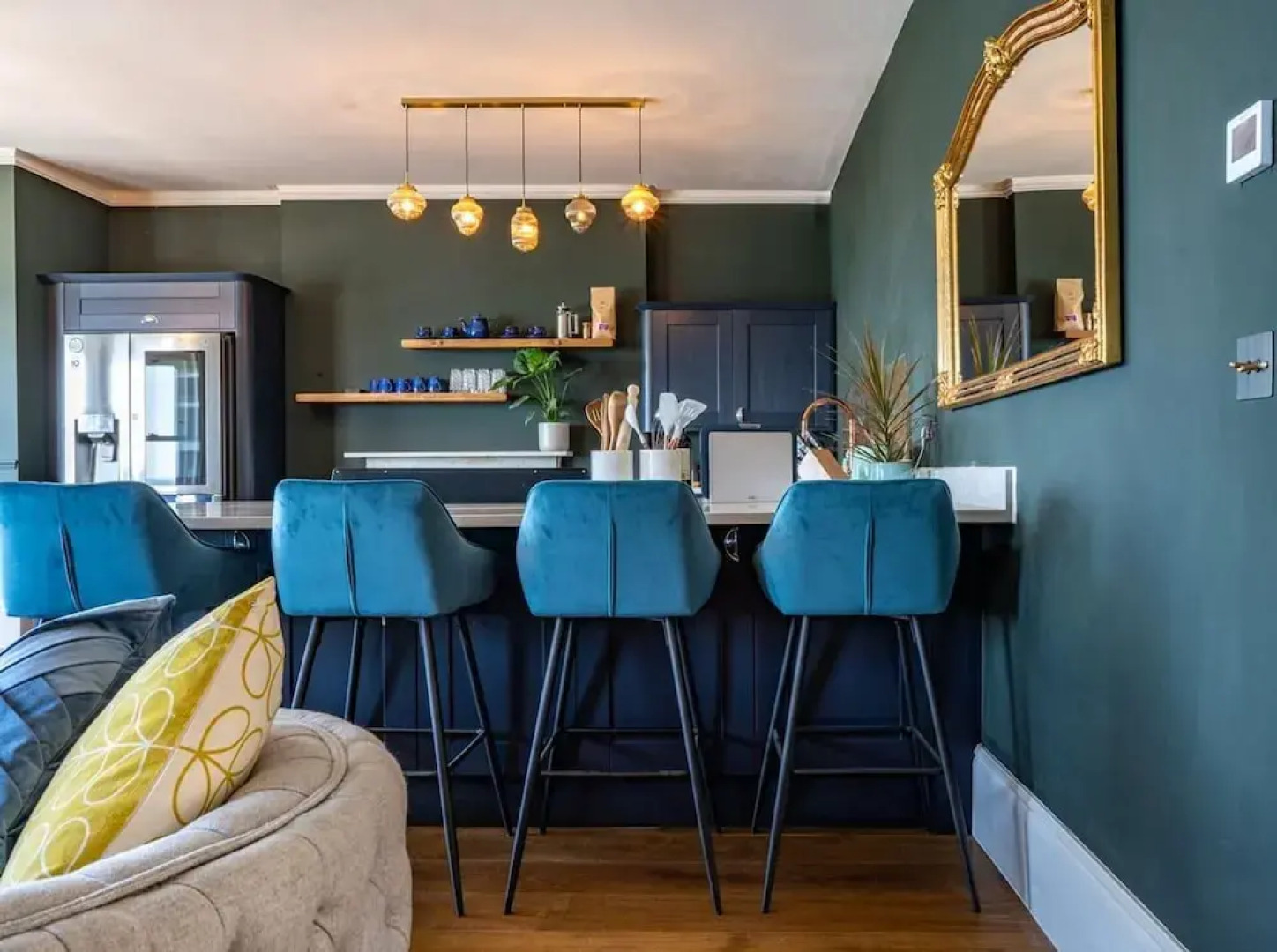 Luxury Beachfront Penthouse, Panoramic Sea Views