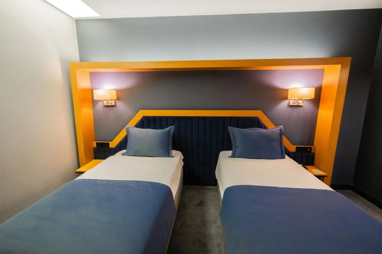 Roof 264 Hotel and Suites