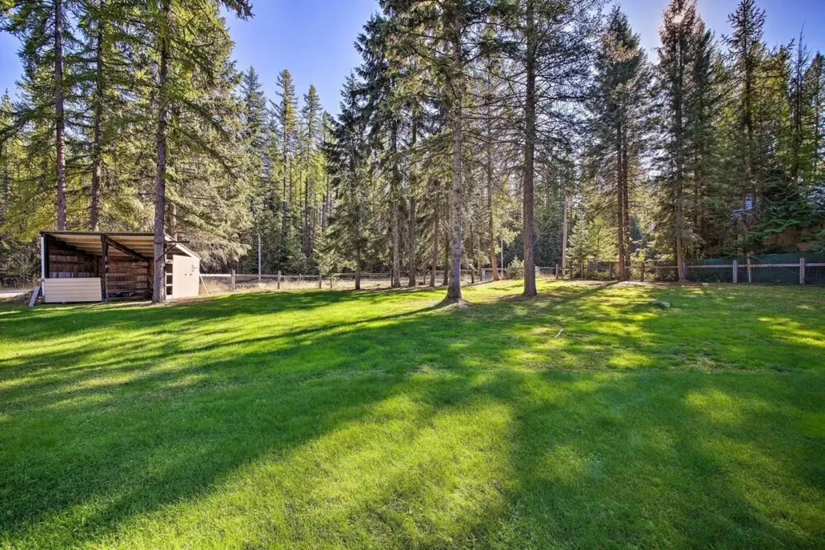 Quaint Priest Lake Cabin w/ Patio < 1 Mi to Lake!