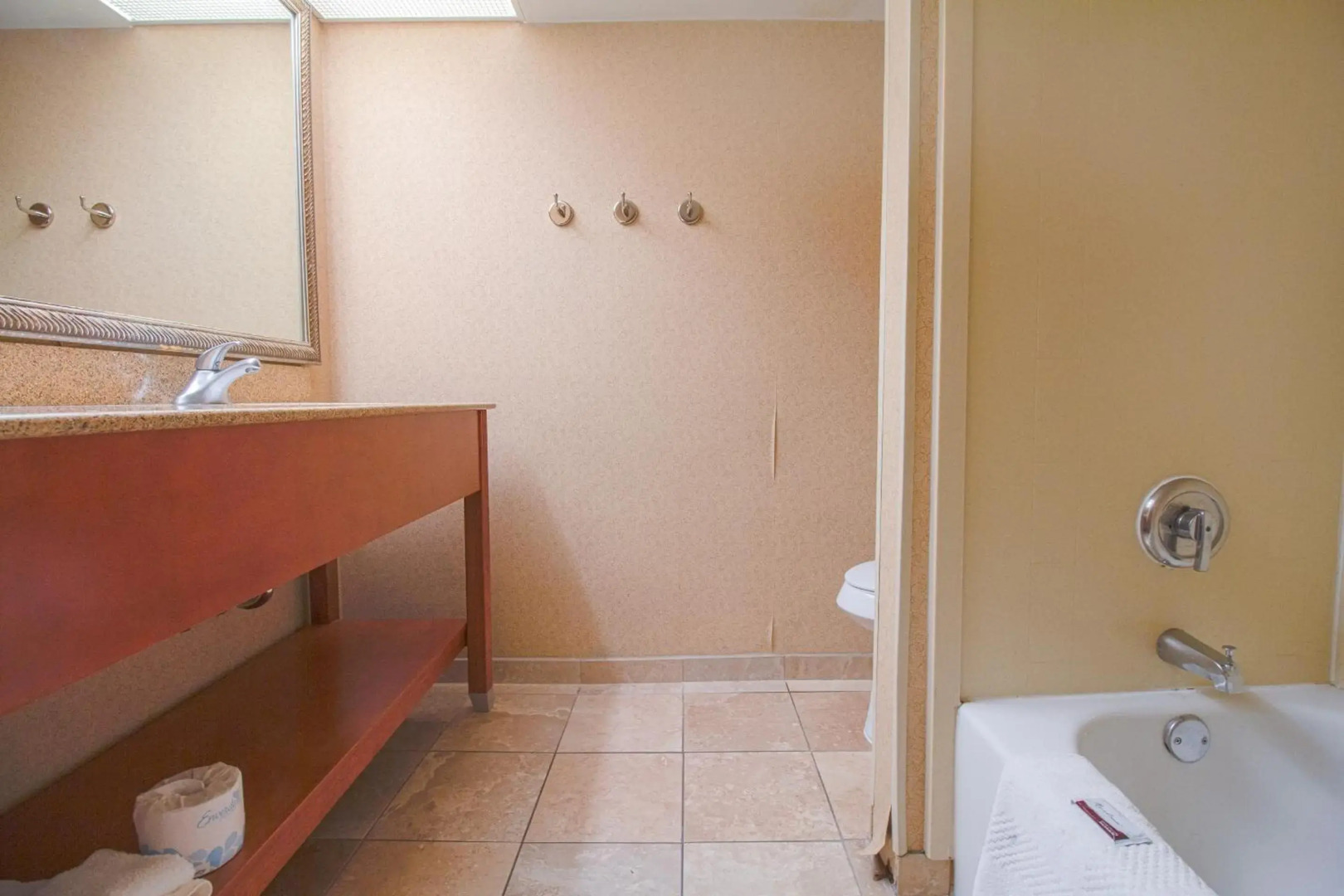 Tulsa Square Hotel Central, I-44 By OYO