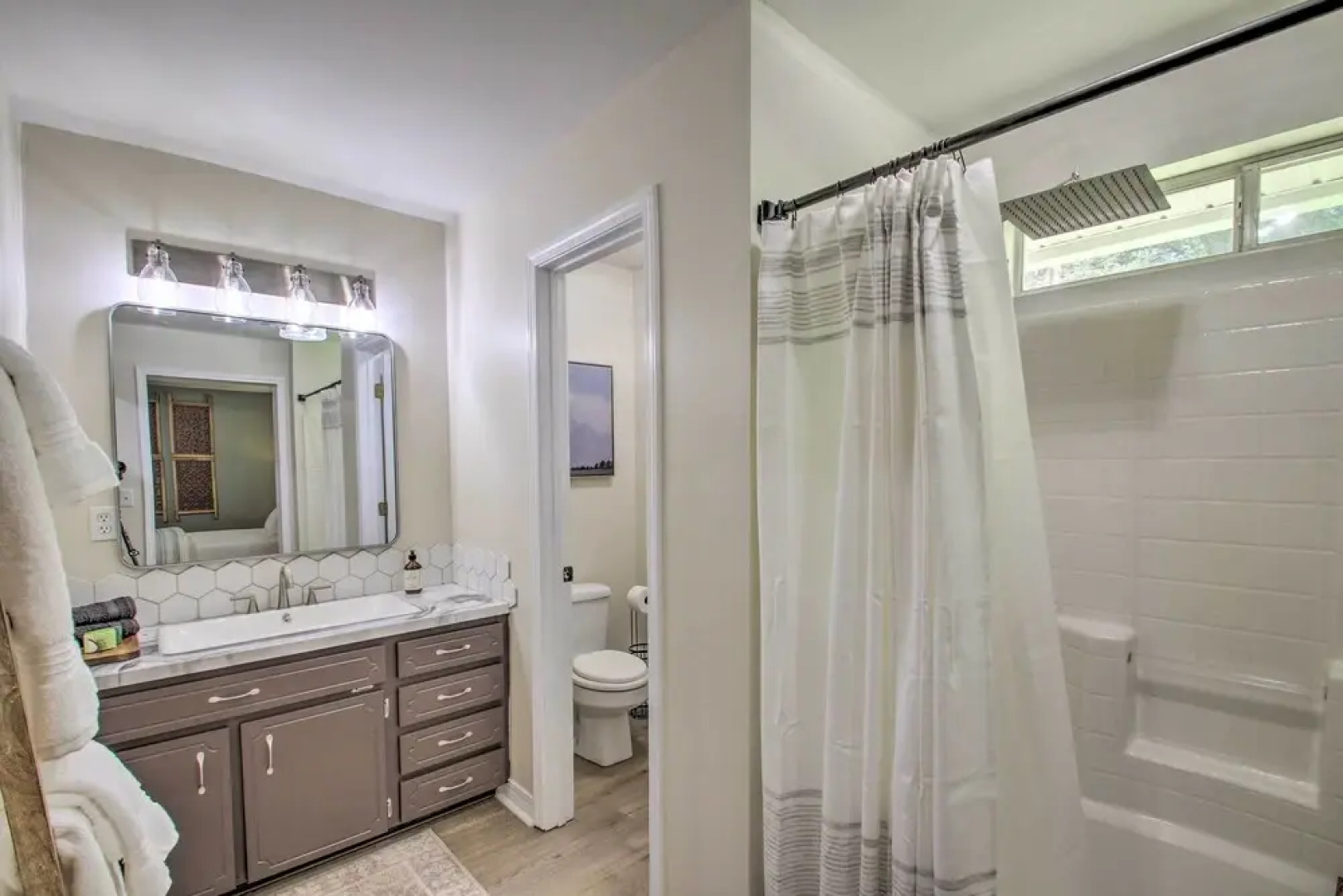 Cozy-modern Pensacola Home: Large Yard, Grill