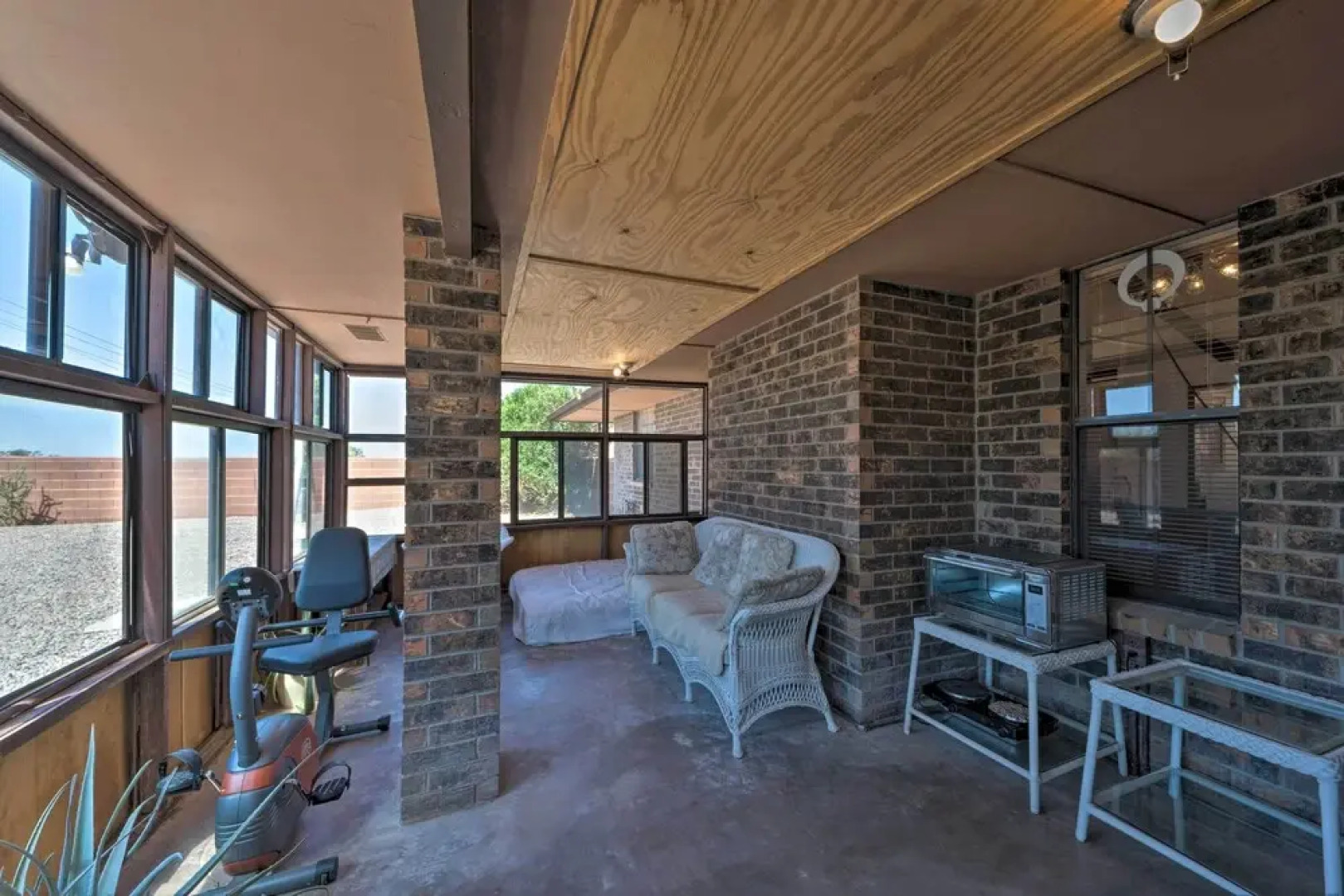 Mountain View Desert Home - 25 Mins to White Sands