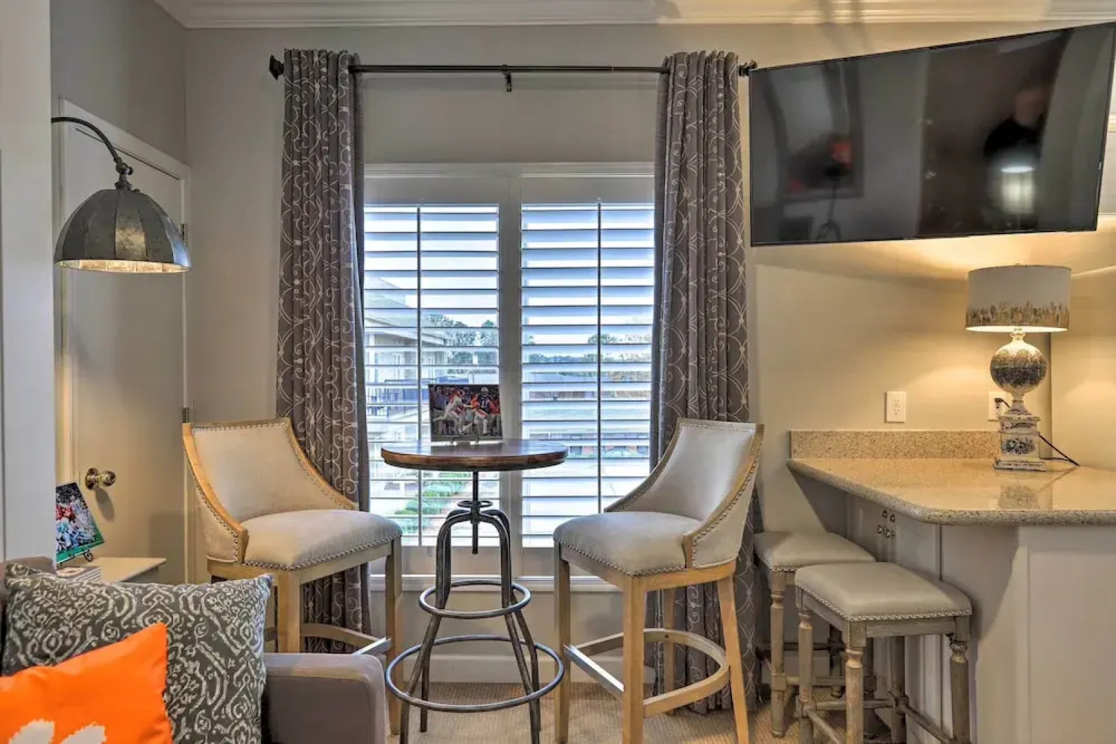 Auburn Gameday Center Studio: Walk to Arena!