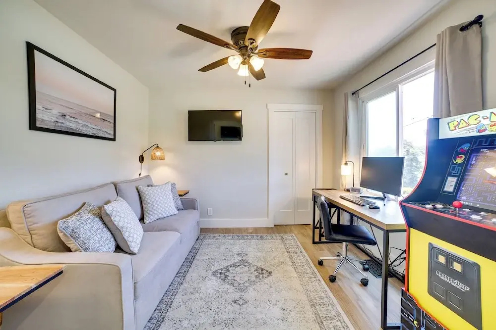 Modern Del Rey Oaks Retreat: 2 Mi to Monterey Bay!