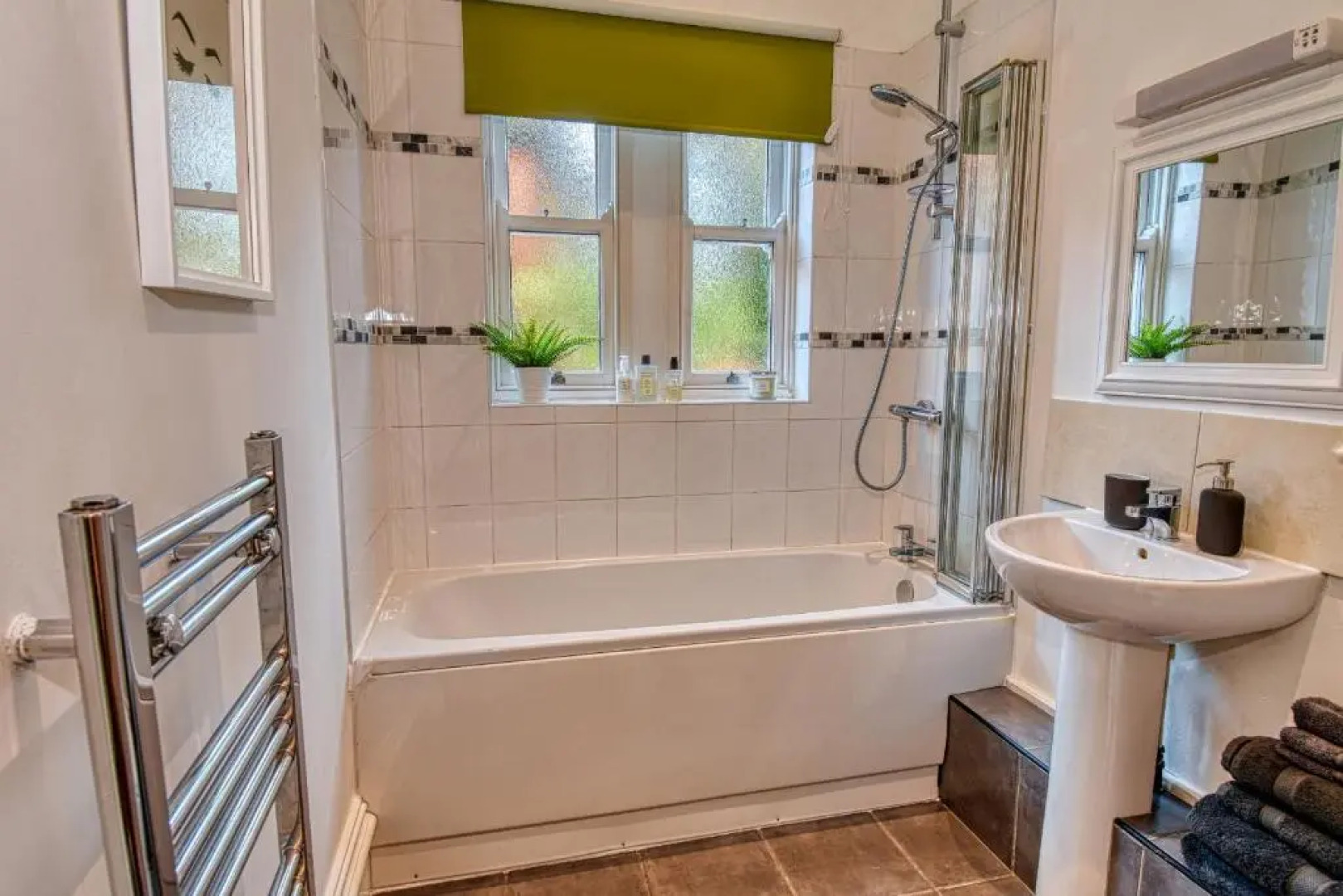 DUDLEY - 1Bed - CORPORATE TRAVEL - PARKING - LONG STAYS