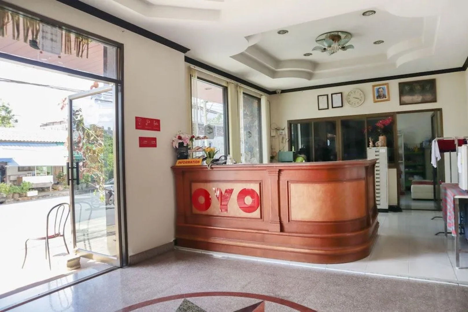 OYO 747 Suwanna Hotel