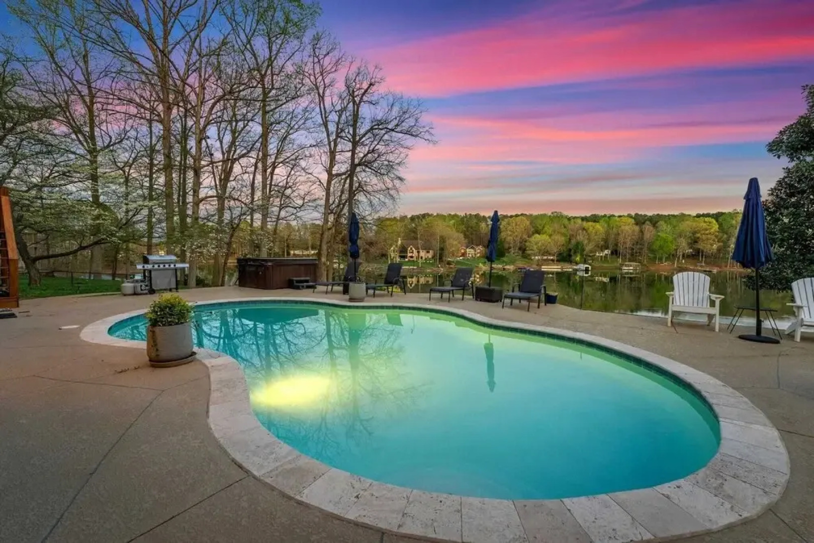 Sleeps 22, Lakefront w/ Private Dock & Pool, 2 Houses Lake Living by Avantstay