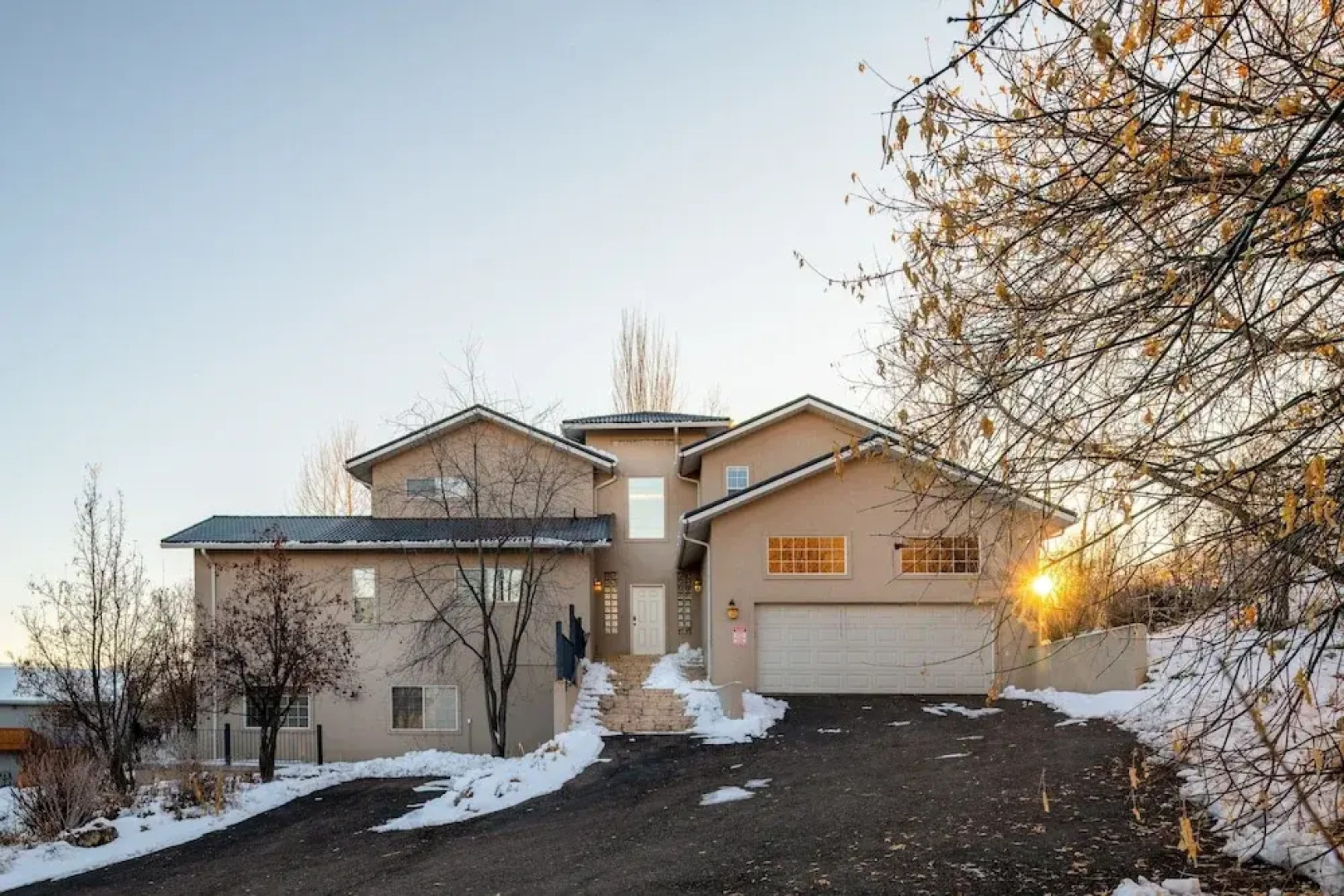 Family Getaway~hot Tub, Ice Castles & Tubing Hs 5 Bedroom Home by RedAwning