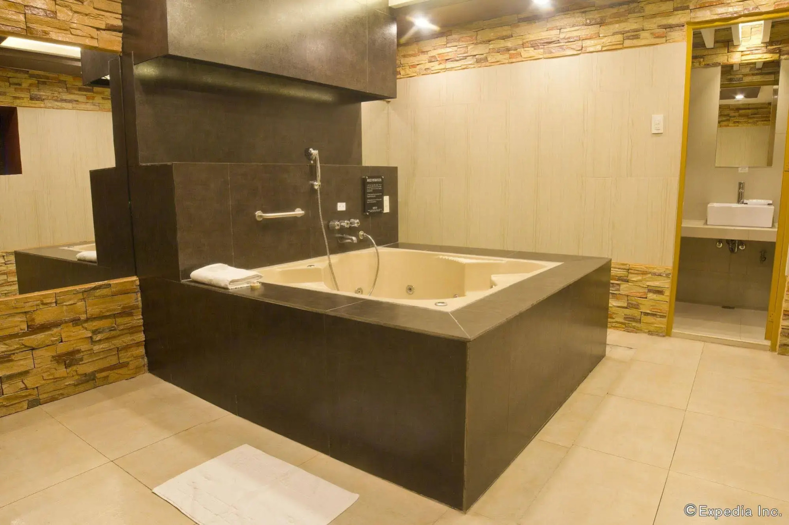 Victoria Court Las Piñas