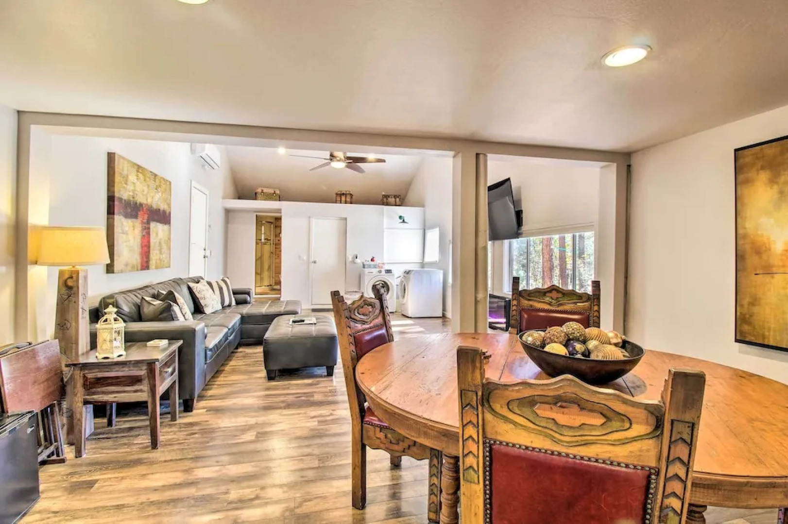 Deck & Grill: Pet-friendly Lakeside Cabin