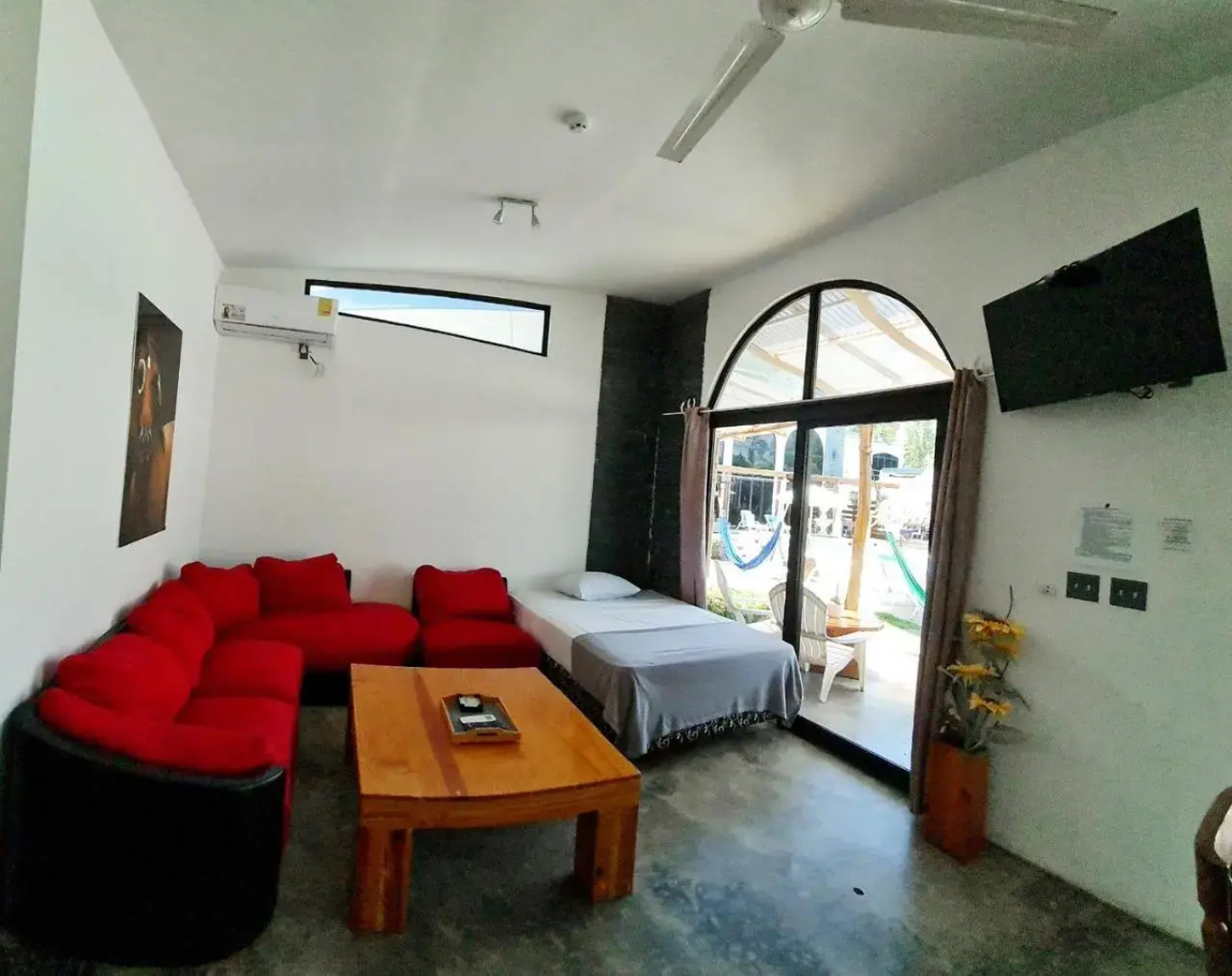 Show Pony Beach Resort and Suites