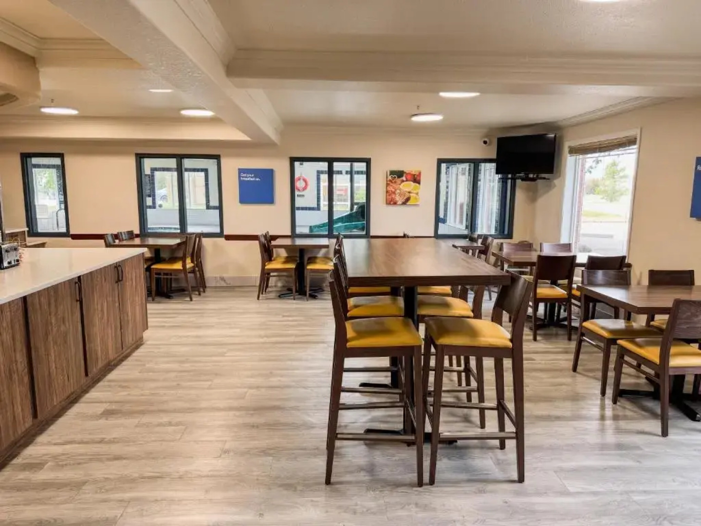 Super 8 High River AB