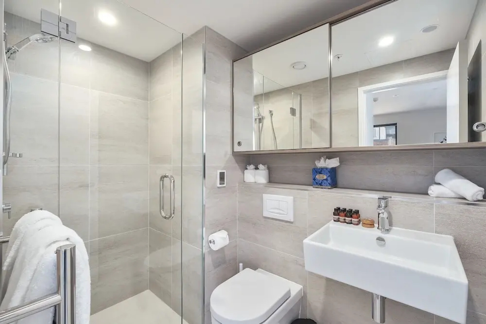 Coroshot - Apartment 10 @ la Residence du Parc