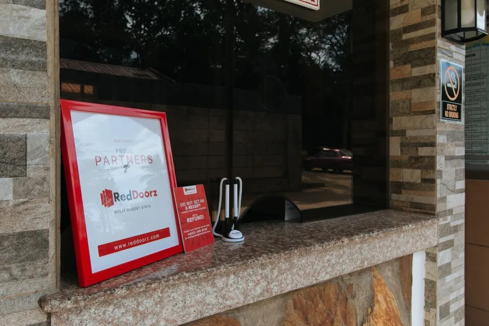 RedDoorz Premium @ Trece Indang Road