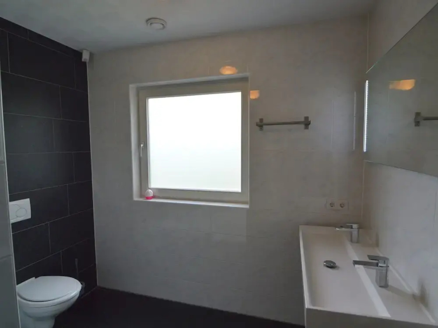 Lovely Group Home With Lots of Privacy, Ideal for Families and Friends