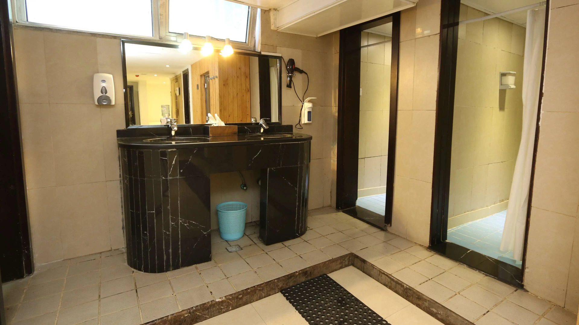 Elilly International Hotel