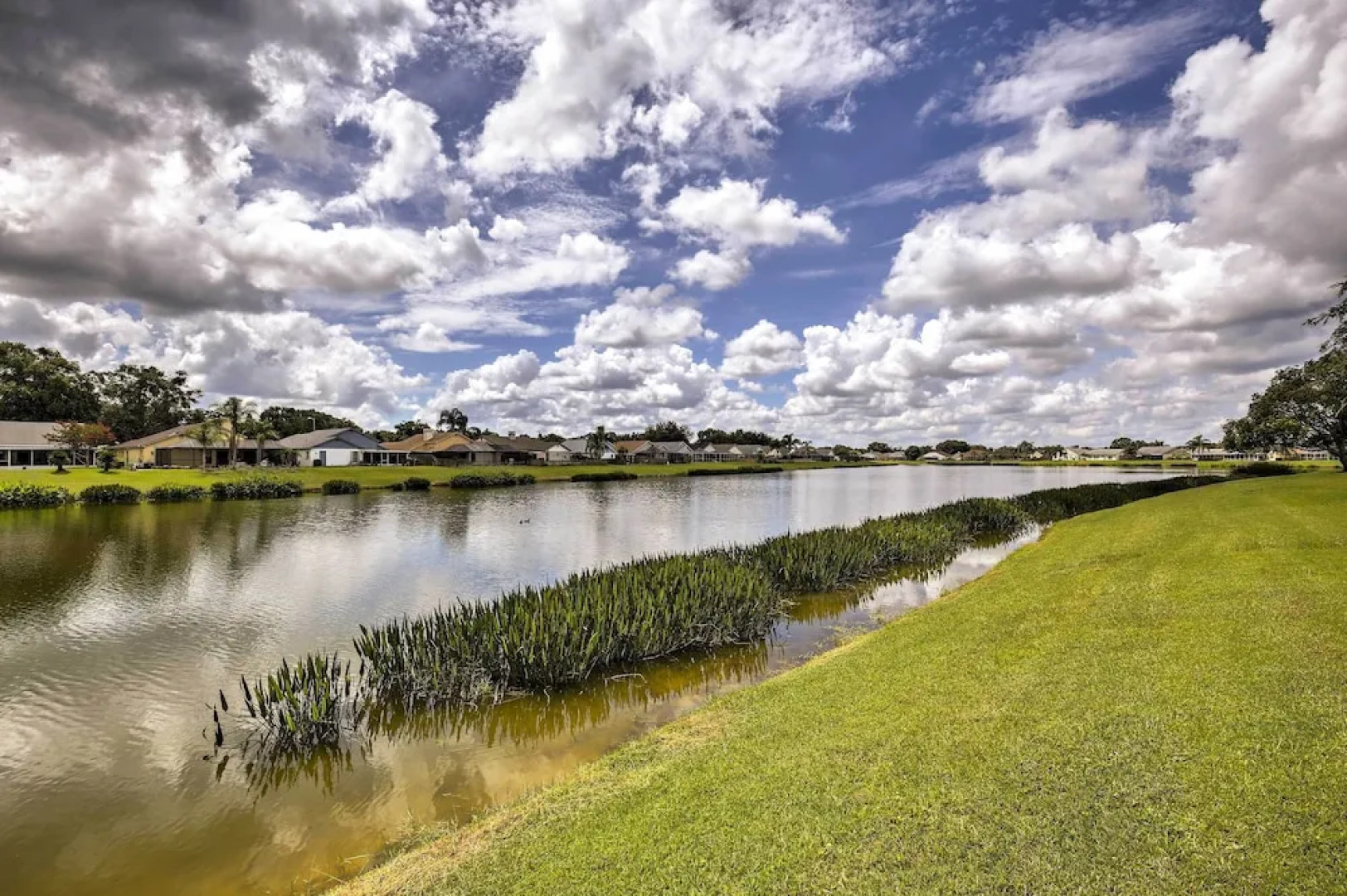 Lakefront Brandon Home w/ Patio & Screened Lanai!