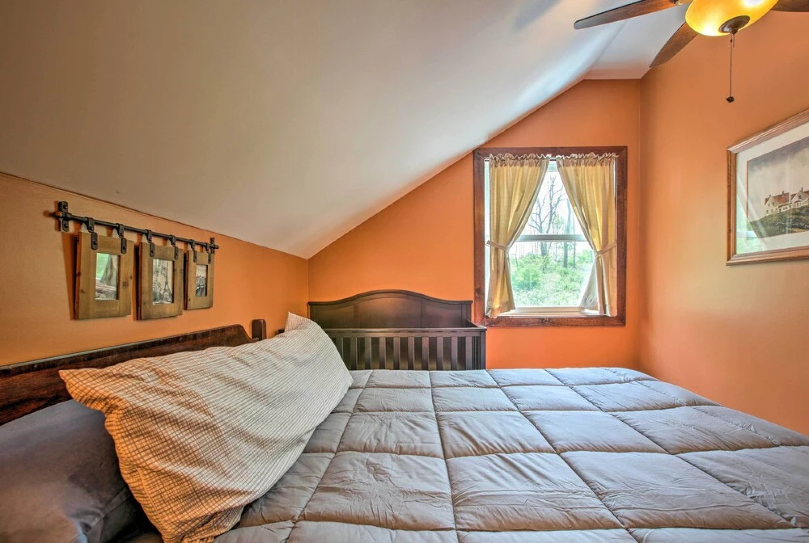 Waterfront Lake Koshkonong Home w/ Pier & Fire Pit