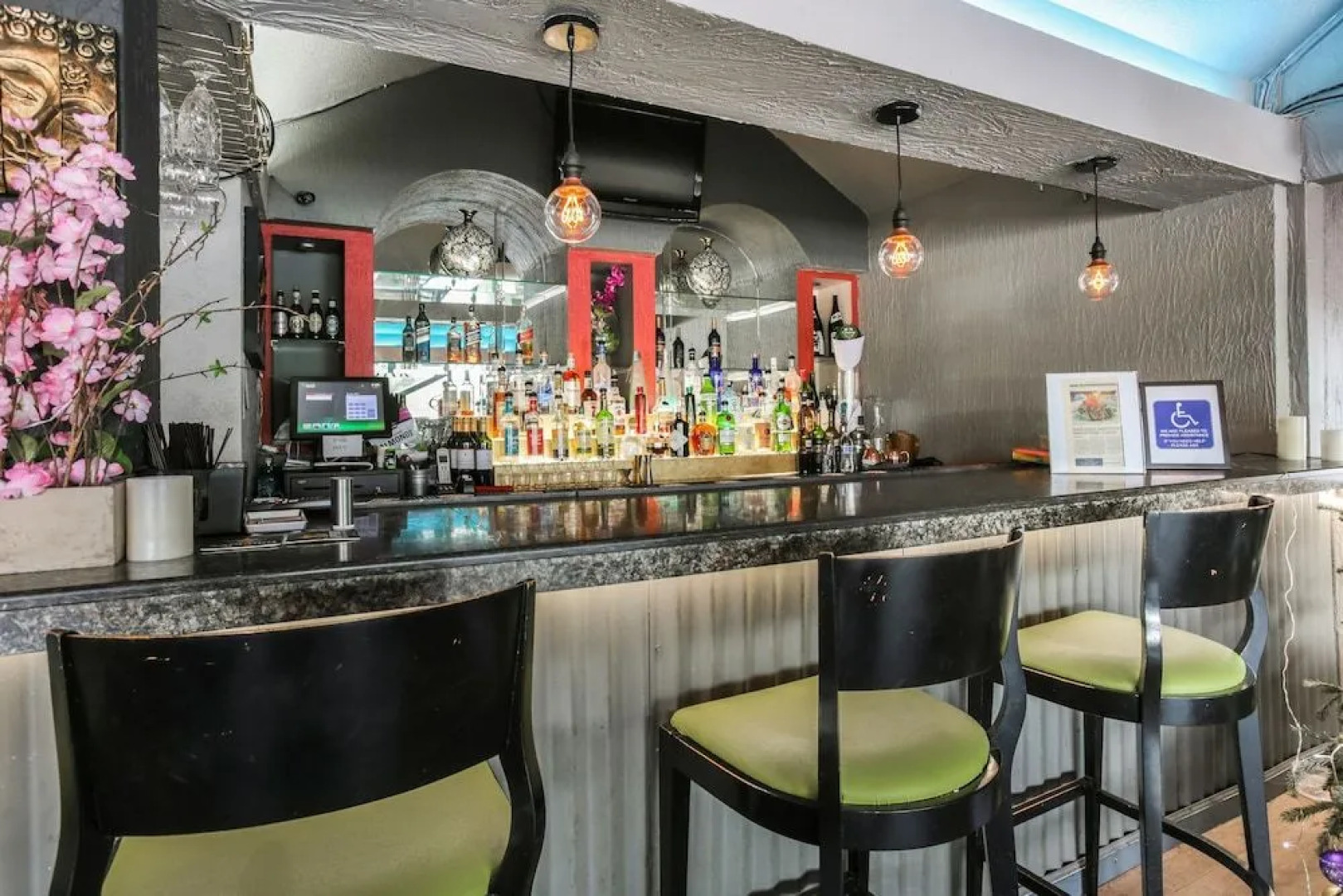 Camelot Waterfront Inn