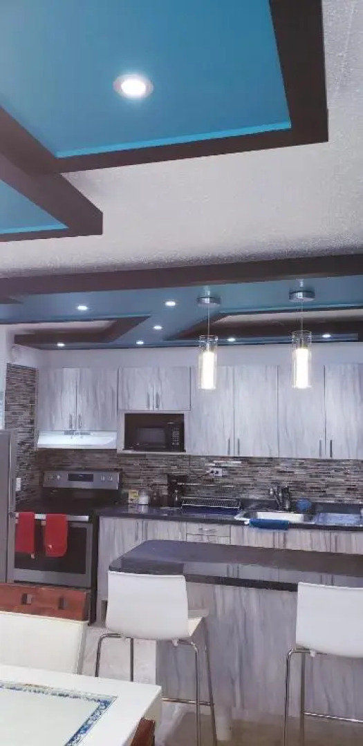 M/H house (#1) cozy and beautiful house near the airport and the beach