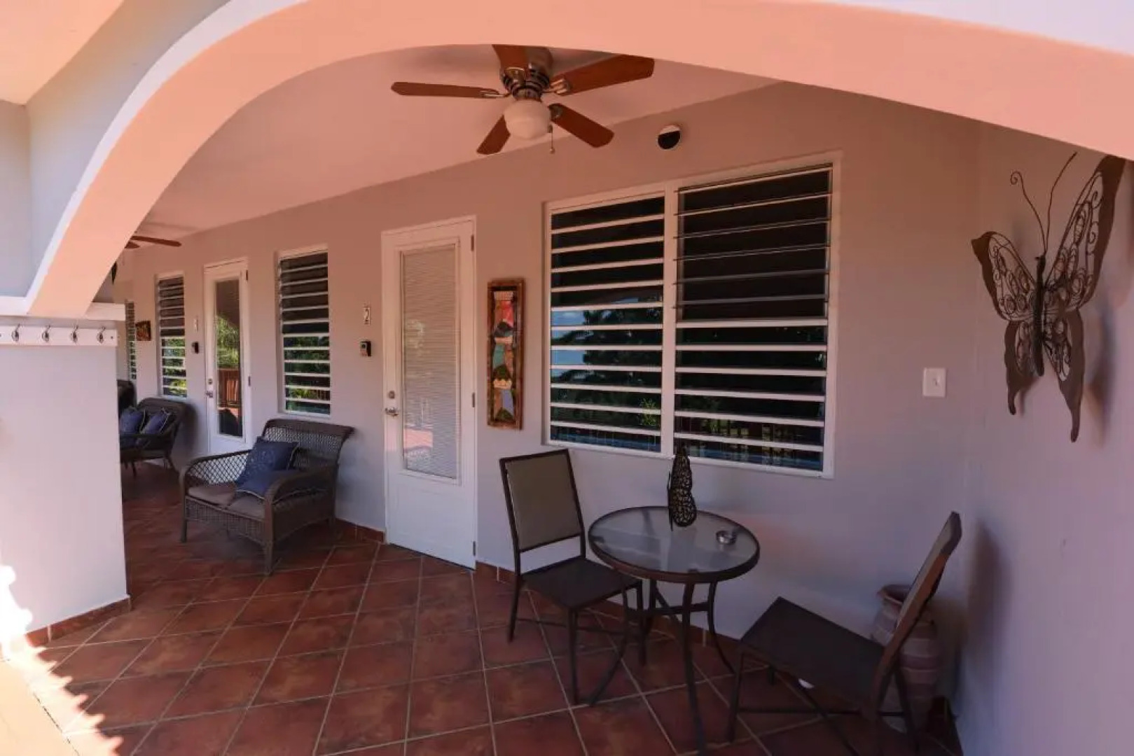 Isabela Villa sleeps 40, pool, Jacuzzi, BBQ, power plant, volley, pool table