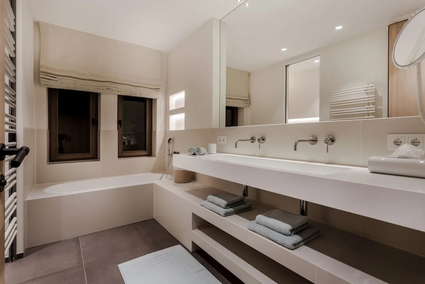 Eva Hof Lakeside Suites