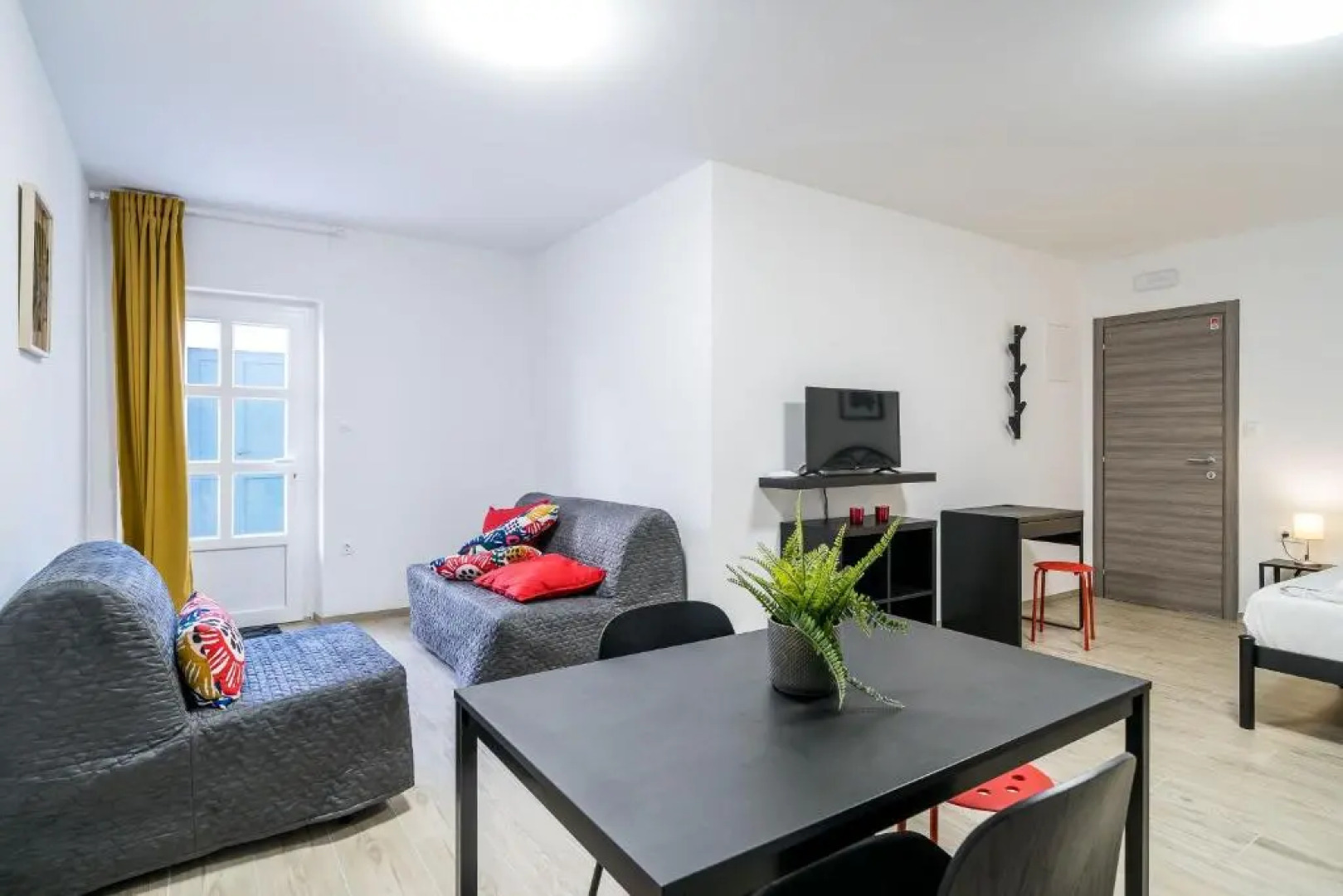 Residence & Pool Villa Schwarz Suites