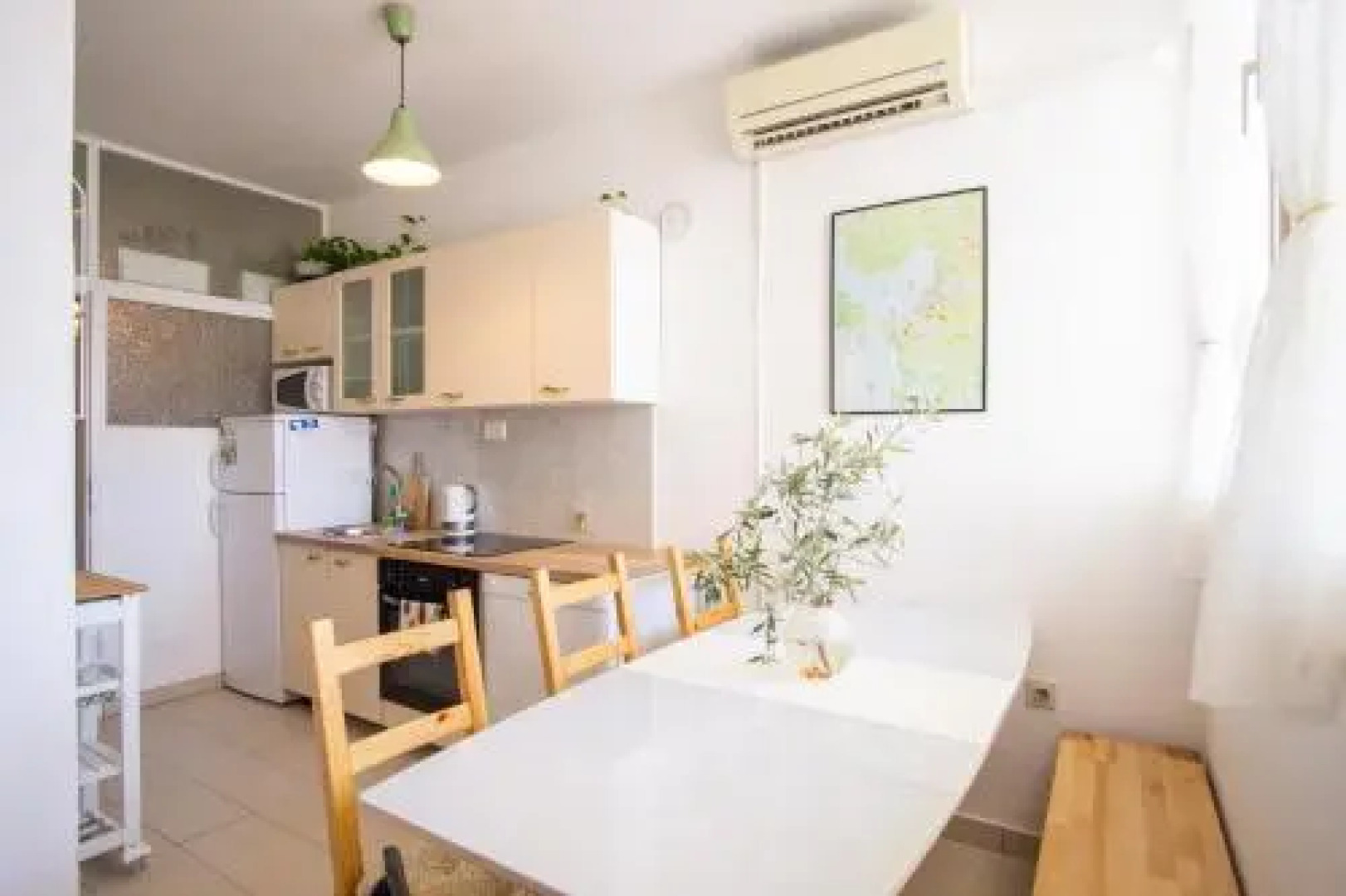 Spacious apartment by the sea 8+4