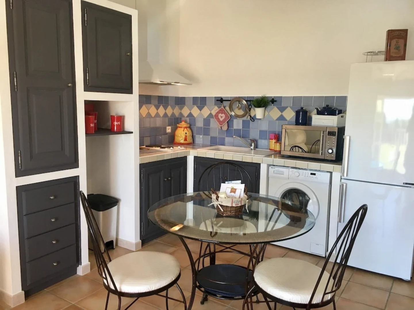 Apartment With one Bedroom in Maussane-les-alpilles, With Pool Access,