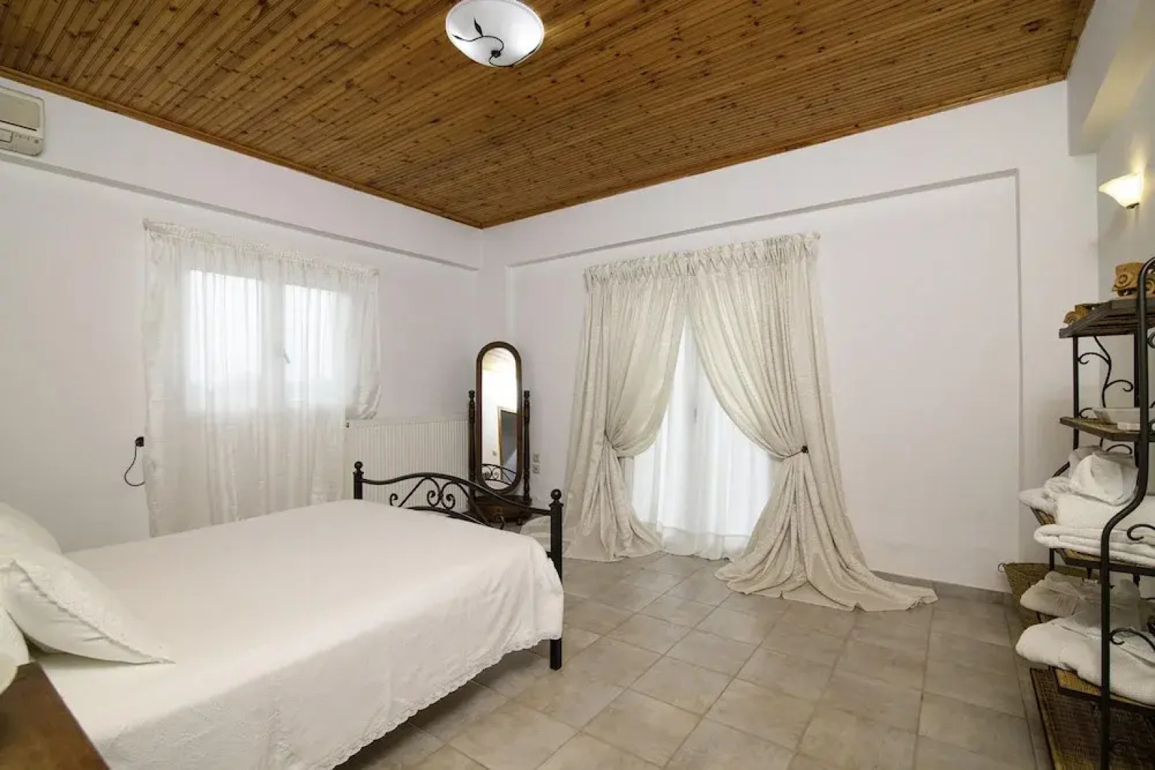 Villa John Dimeon With Private Pool