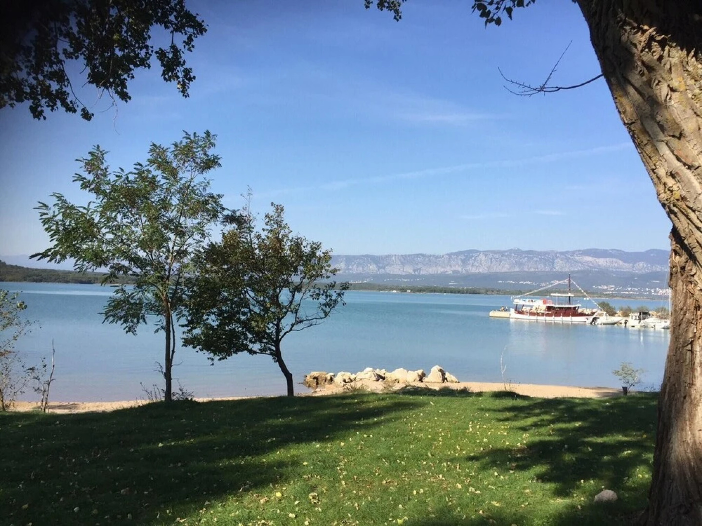 Three-Bedroom Holiday home with Sea View in Klimno