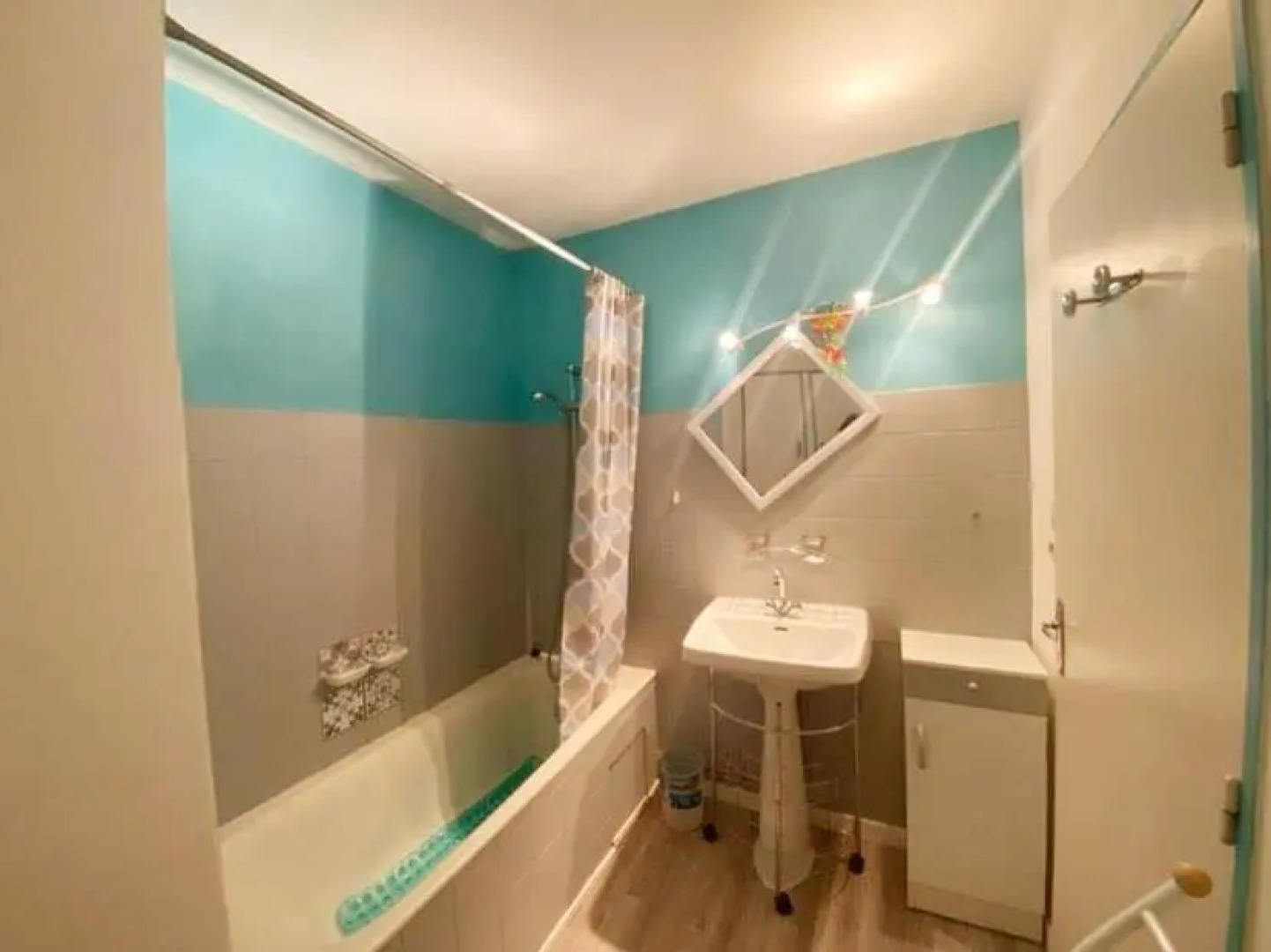 Grand studio avec balcon proche du centre ville