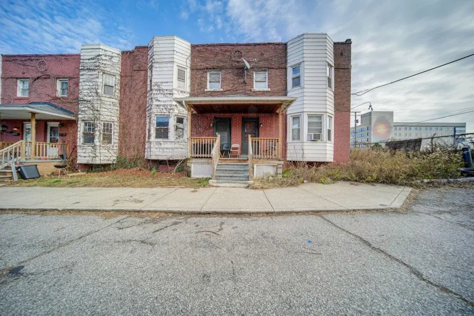 Pet-friendly Cleveland Townhome, 2 Mi to Downtown!