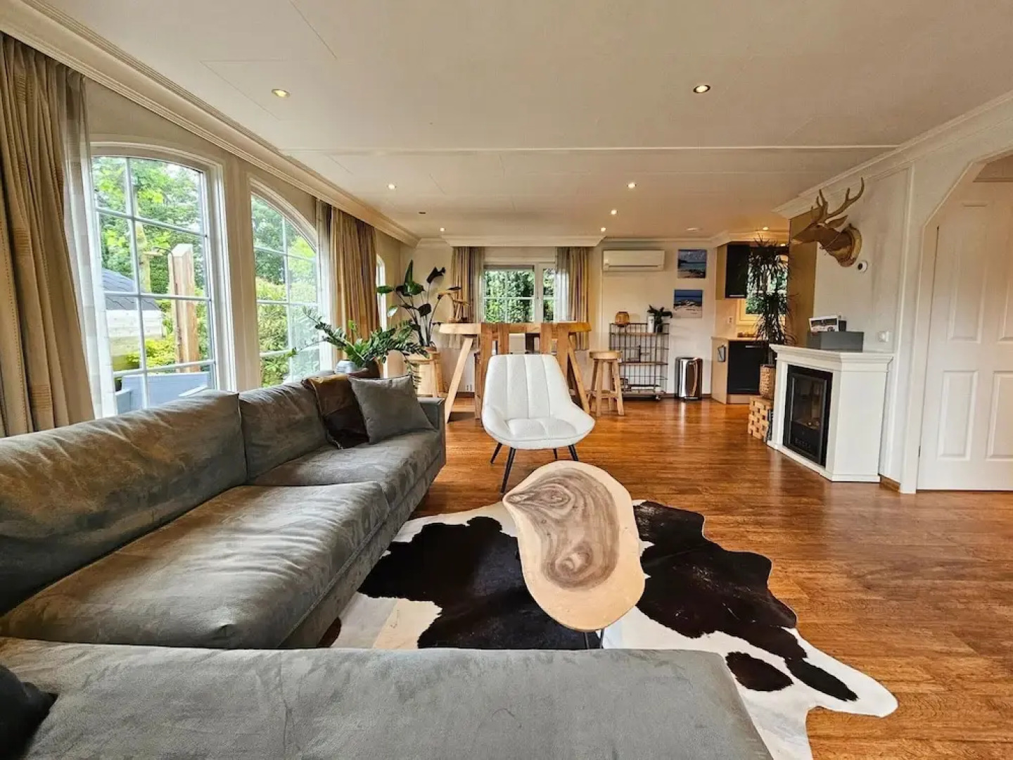 Forest Cabin With Pets