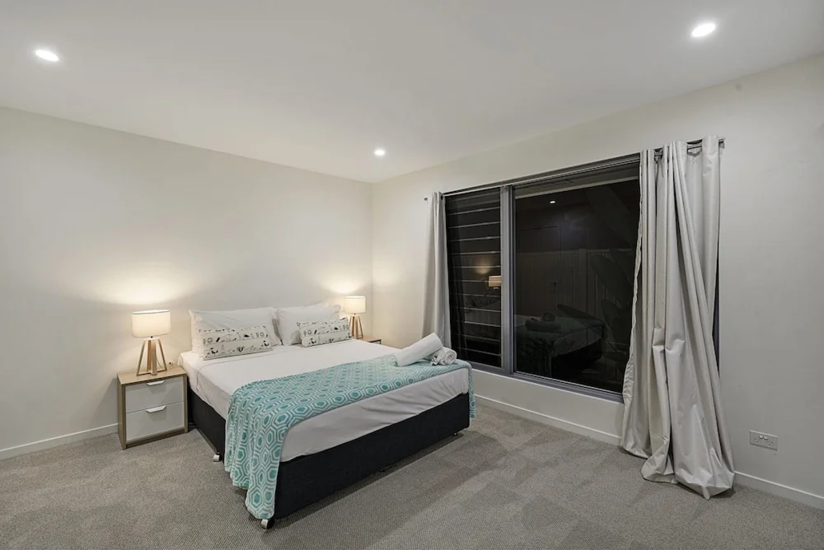 Just in Paradise Waterfront 5 Bedroom Deluxe House Central Broadbeach