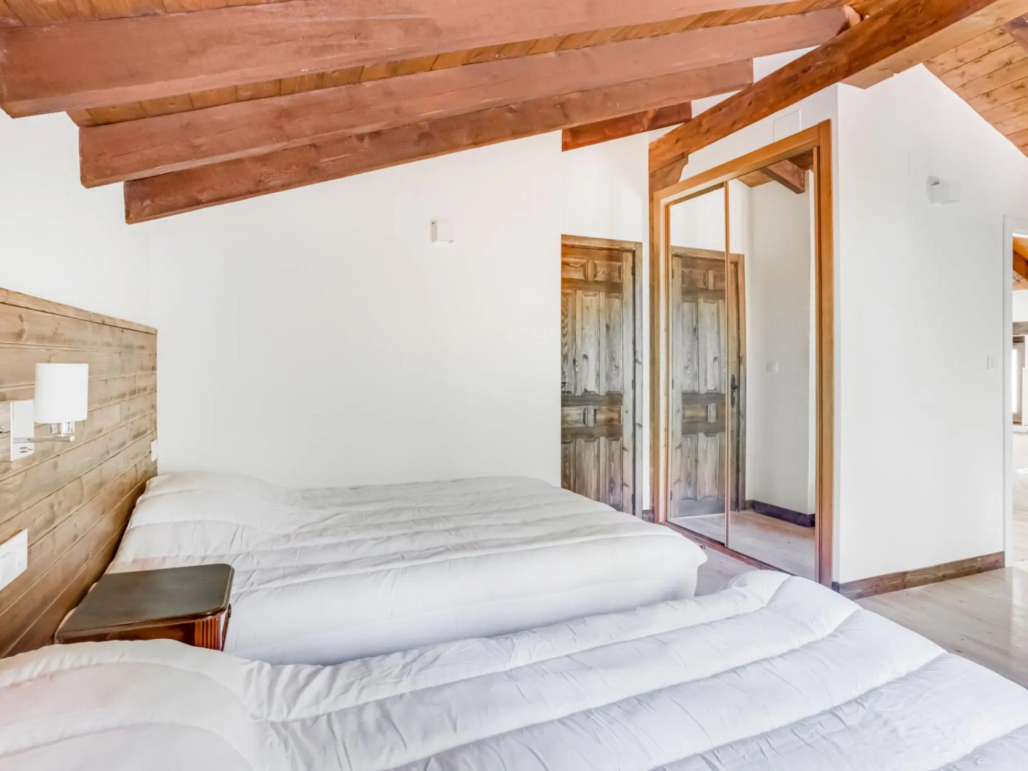 Rustic Holiday Home in Merilla with Valley View