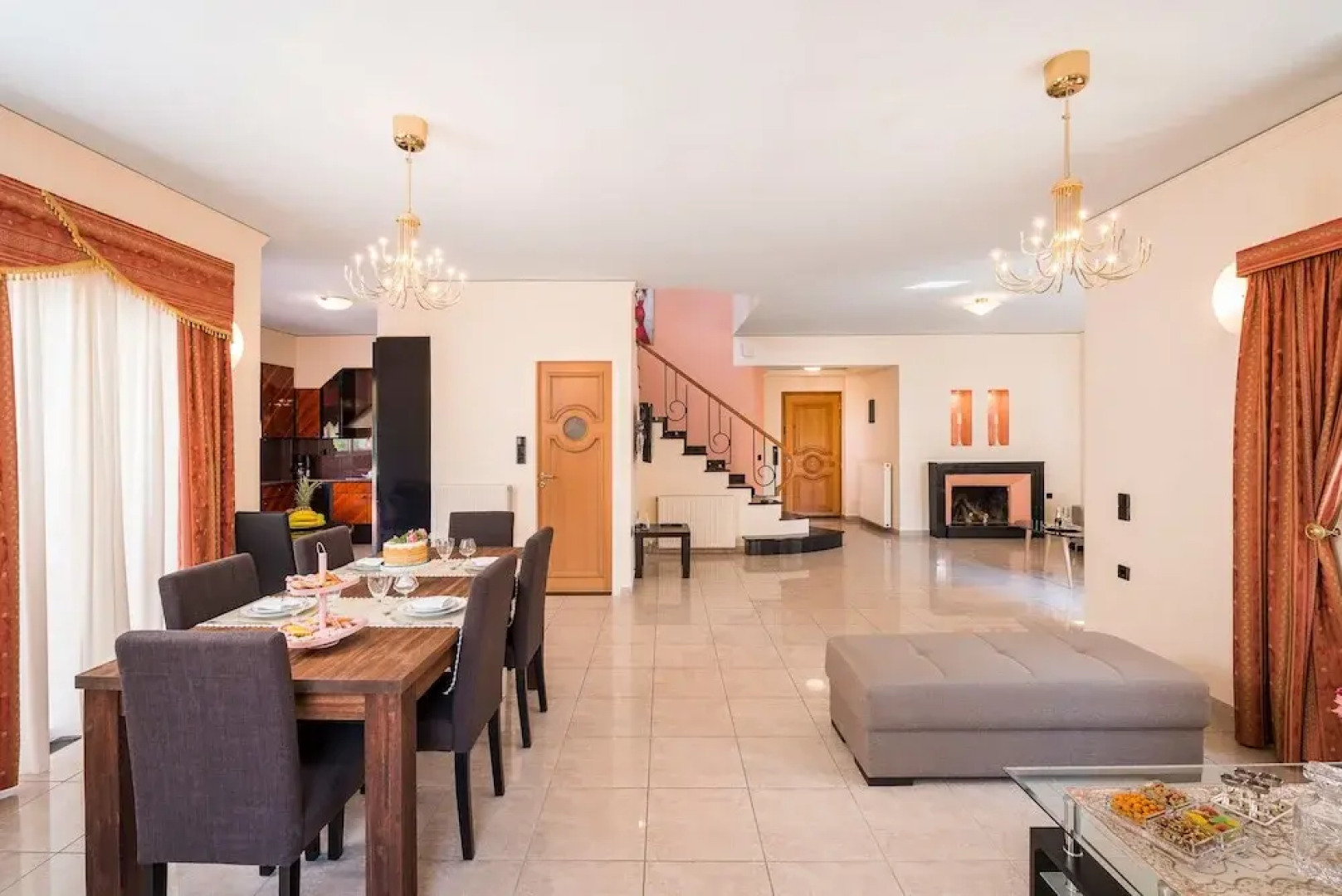 Steps to the Beach Spacious Home-Parking