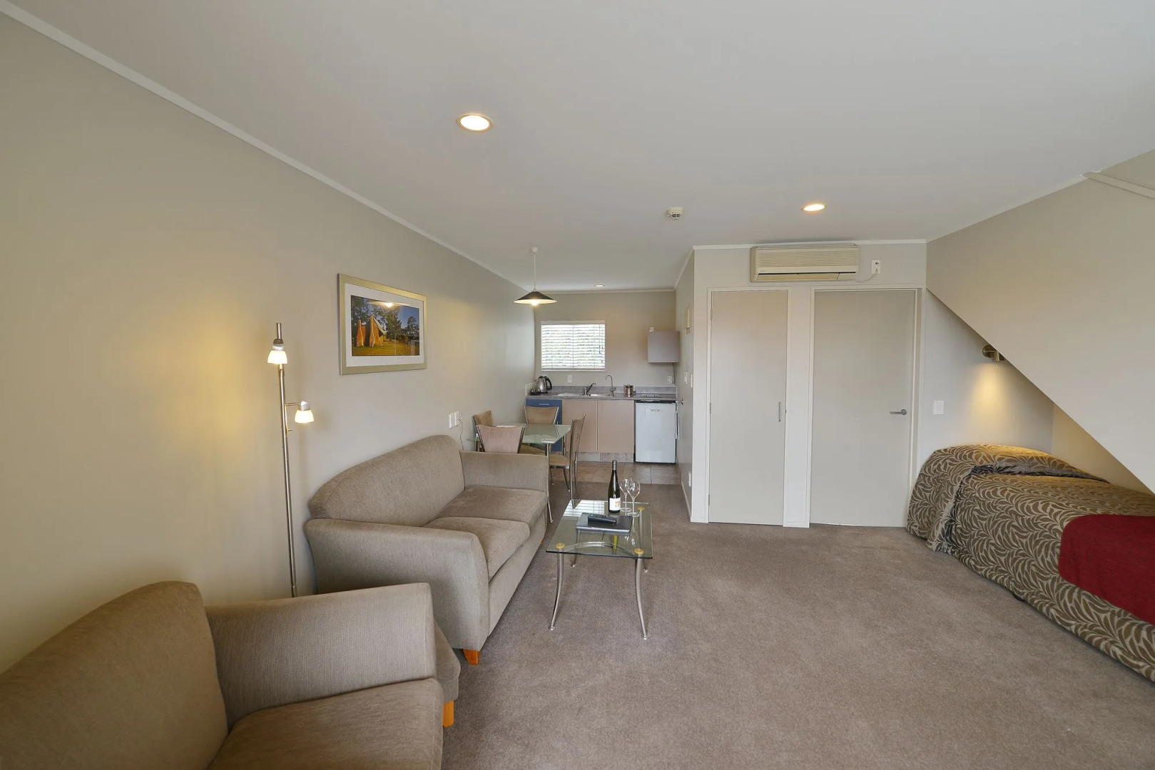 Brougham Heights Motel