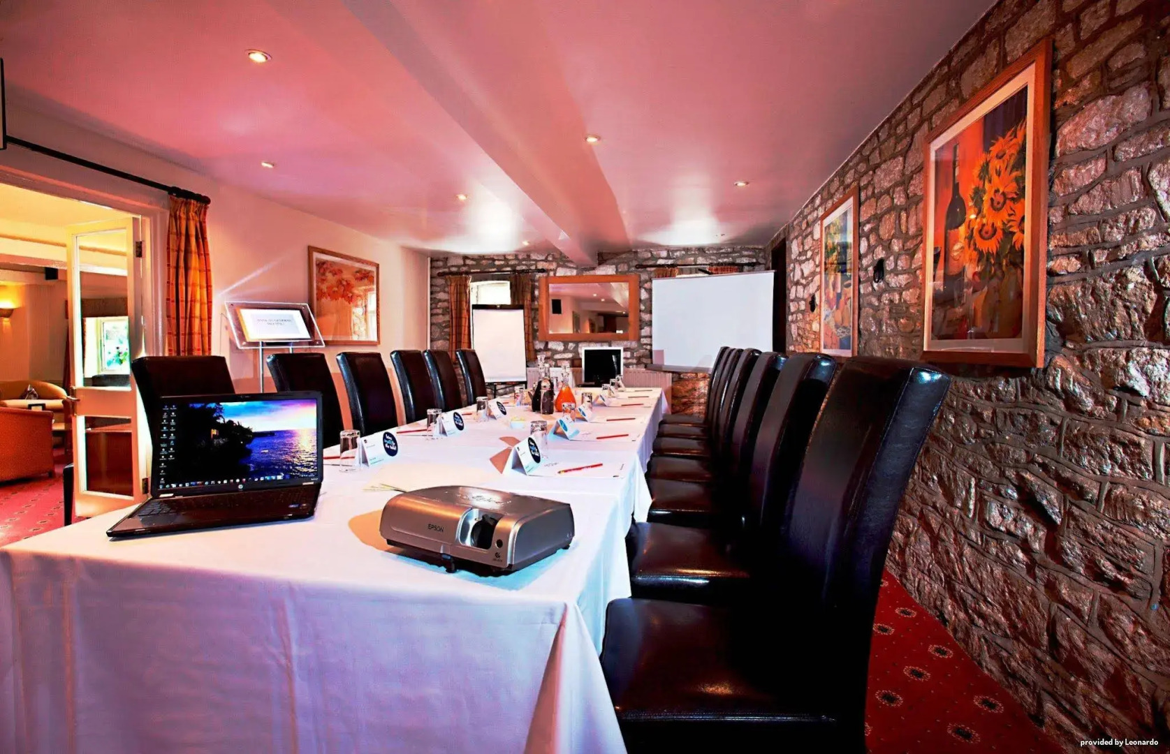 Pettifers Freehouse Hotel