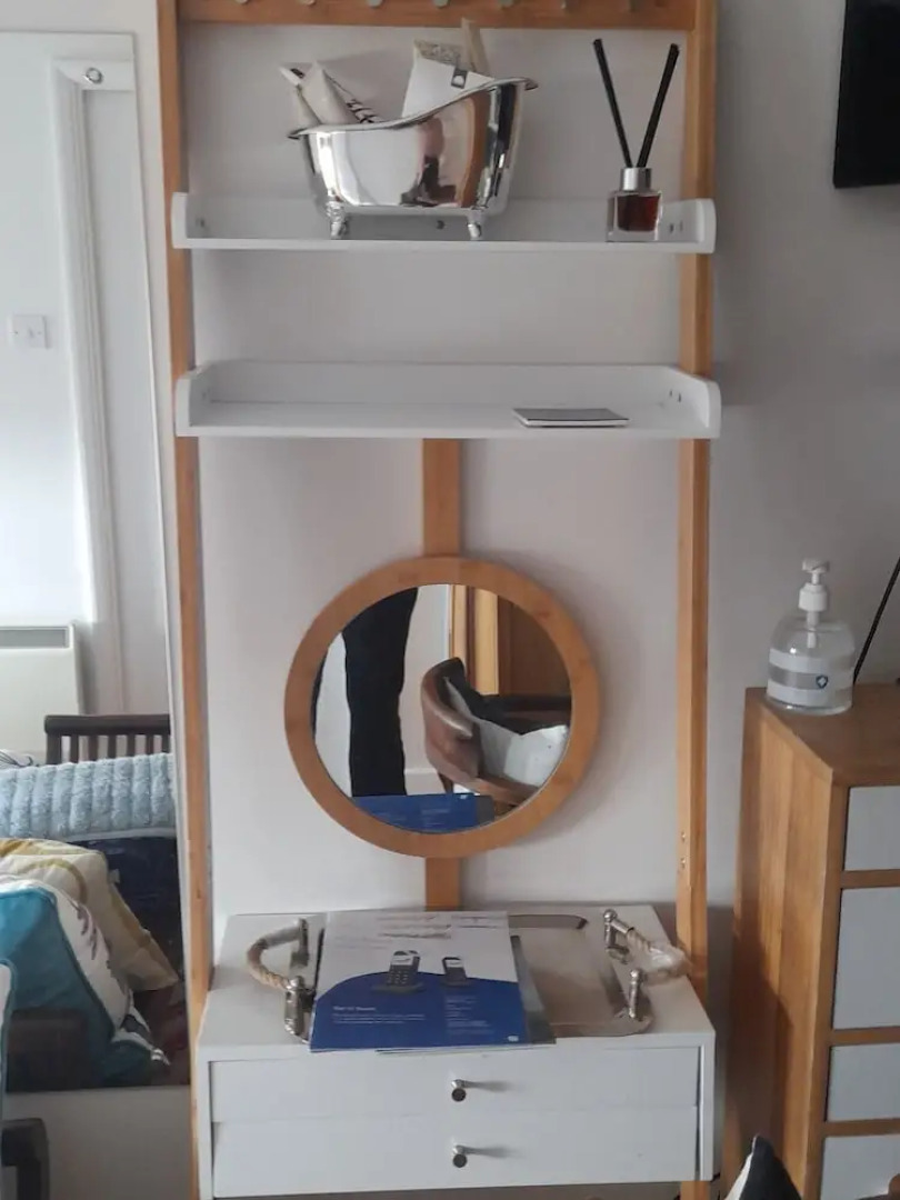 Marina View, South Facing Balcony Sunny Apartment