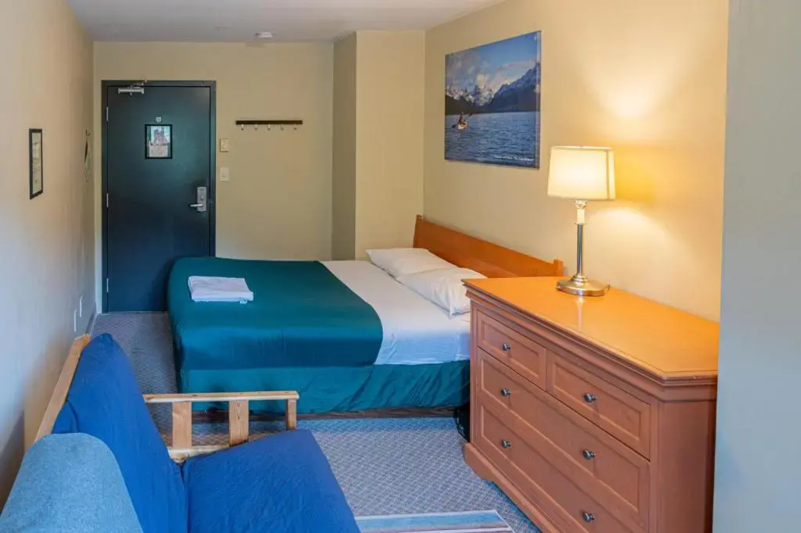 Squamish Adventure Inn & Hostel