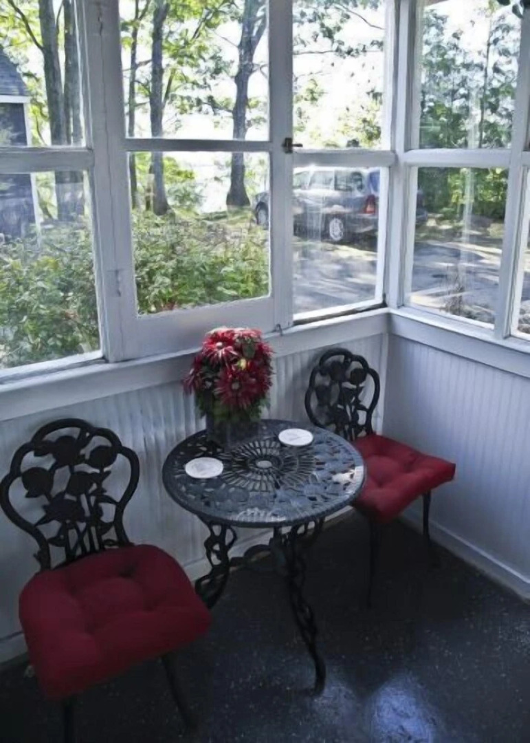 #3 - Chantilly 2 Bedroom Cabin by RedAwning