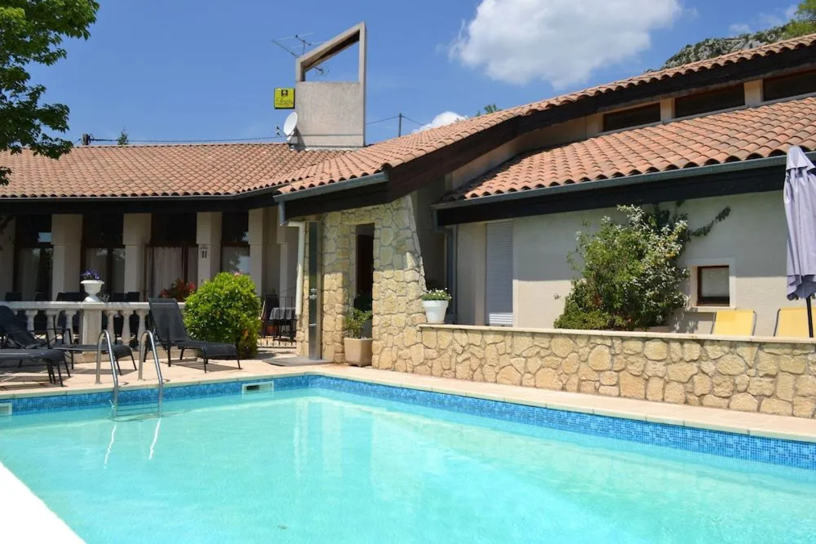 Logis Hôtel Le Vieil Amandier