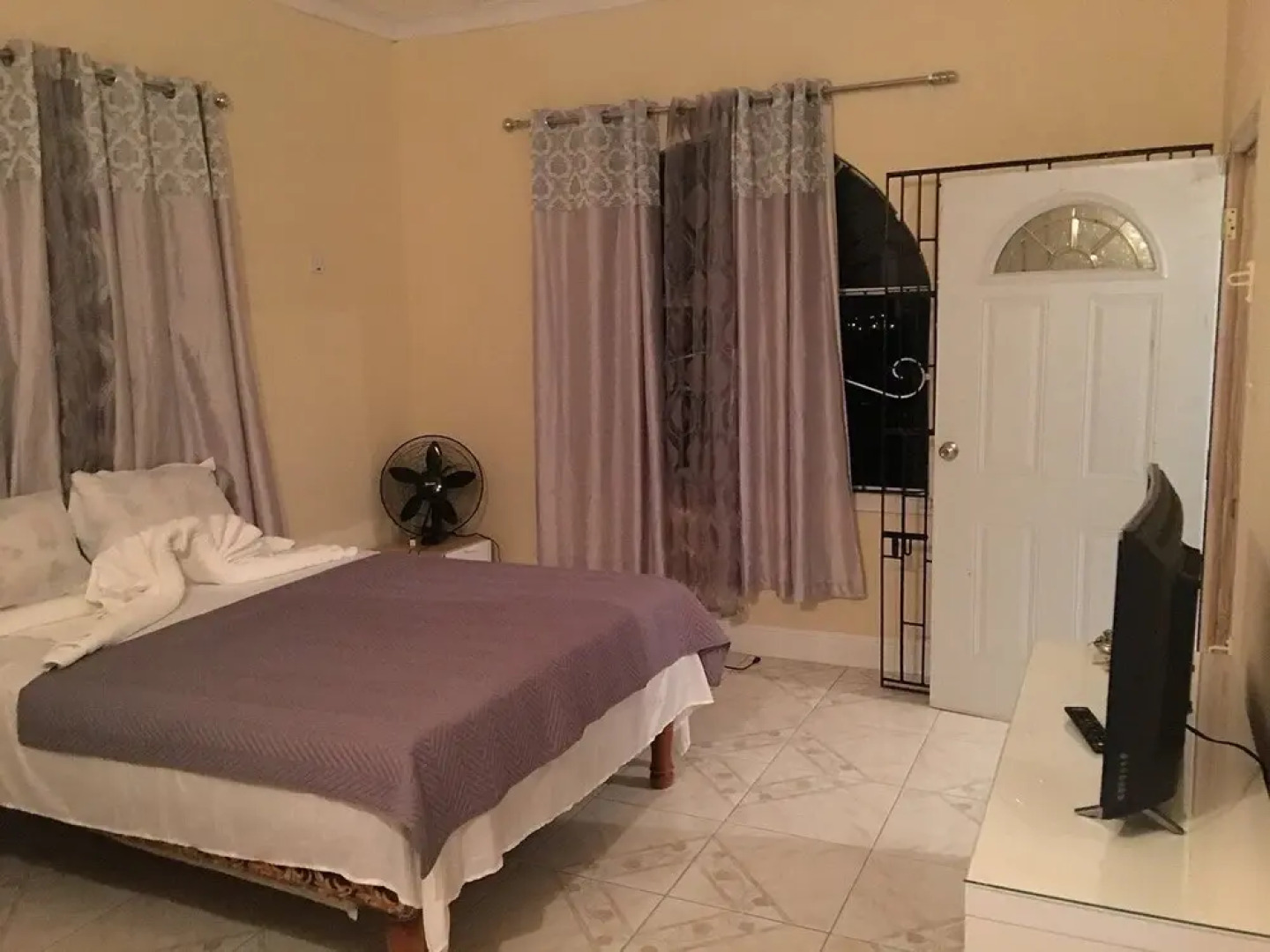 Arms Of Charms Guesthouse