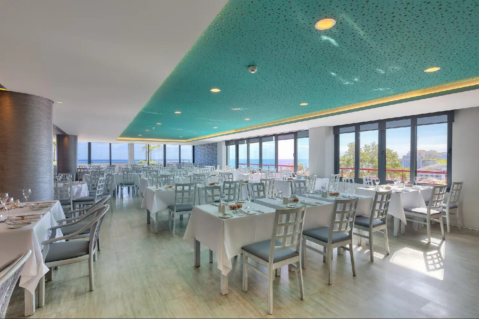 Four Views Monumental Lido