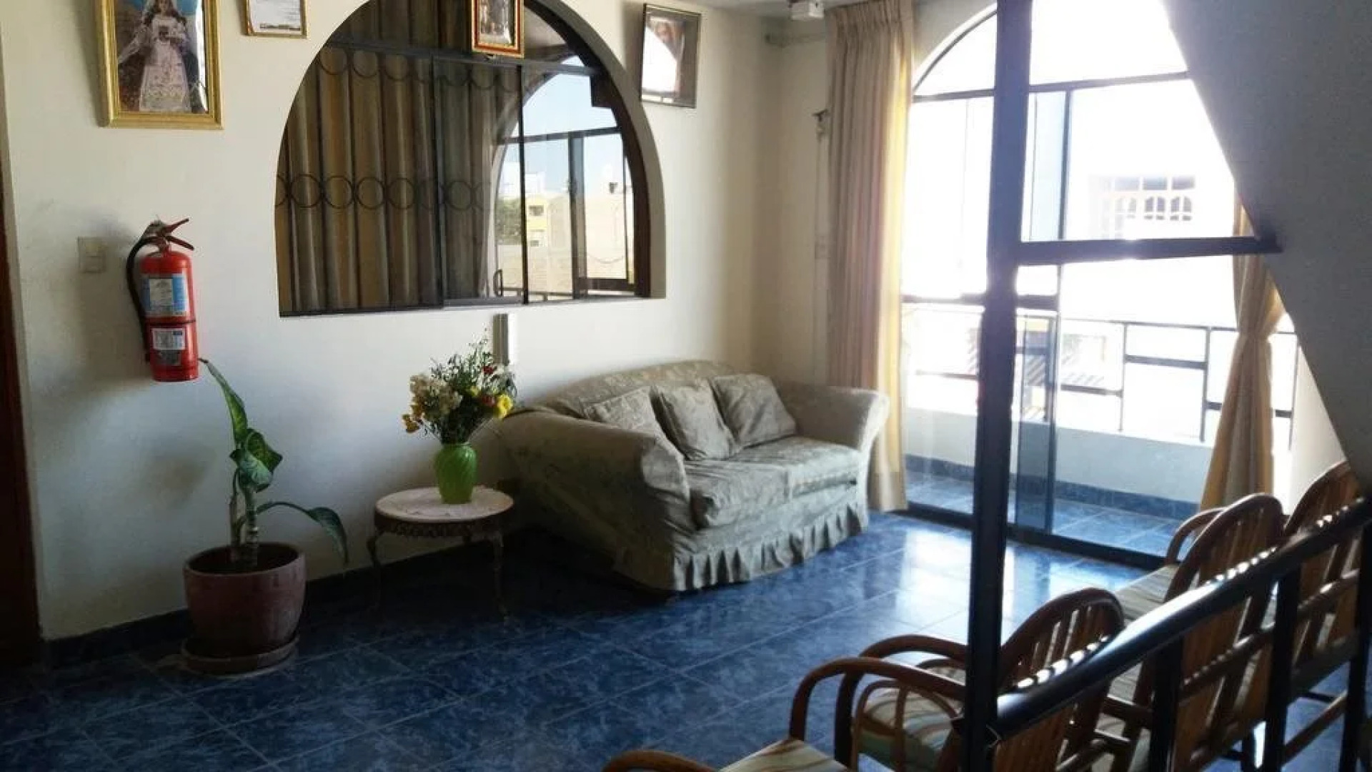 Hotel & Restobar Karaoke Garchetti