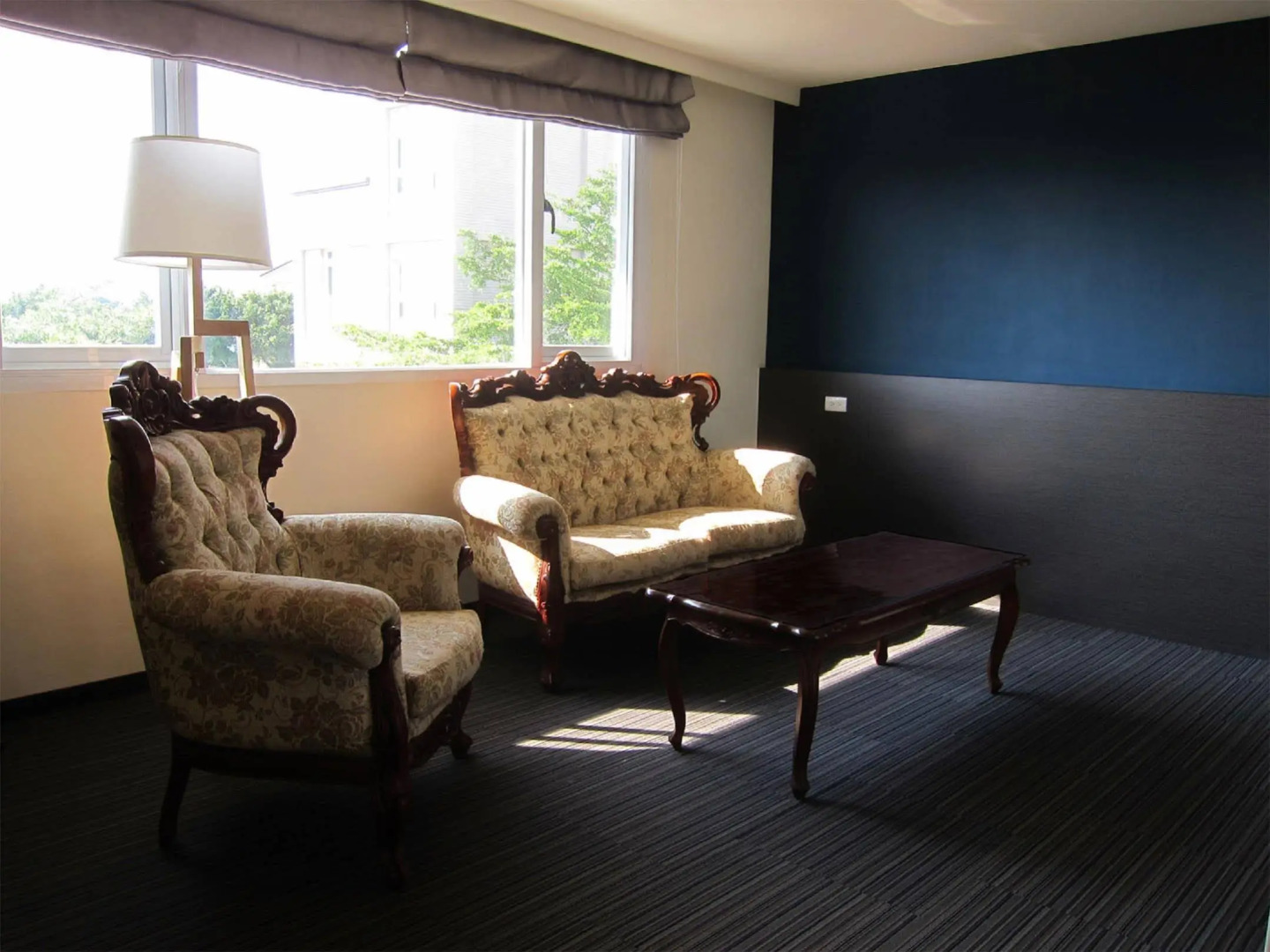 Breeze & Waves A Seaside Inn