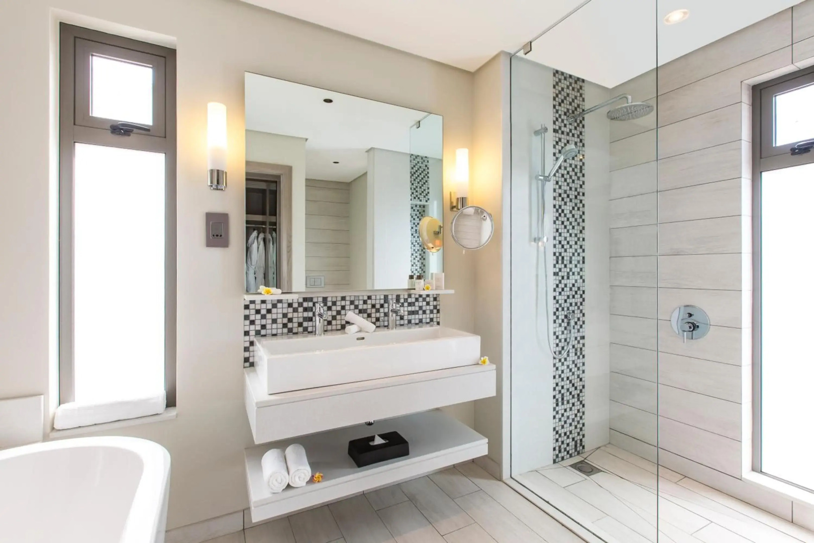 The Bay Club at Anahita