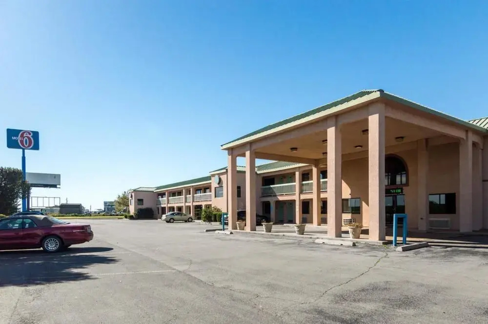 Premiere Inn & Suites