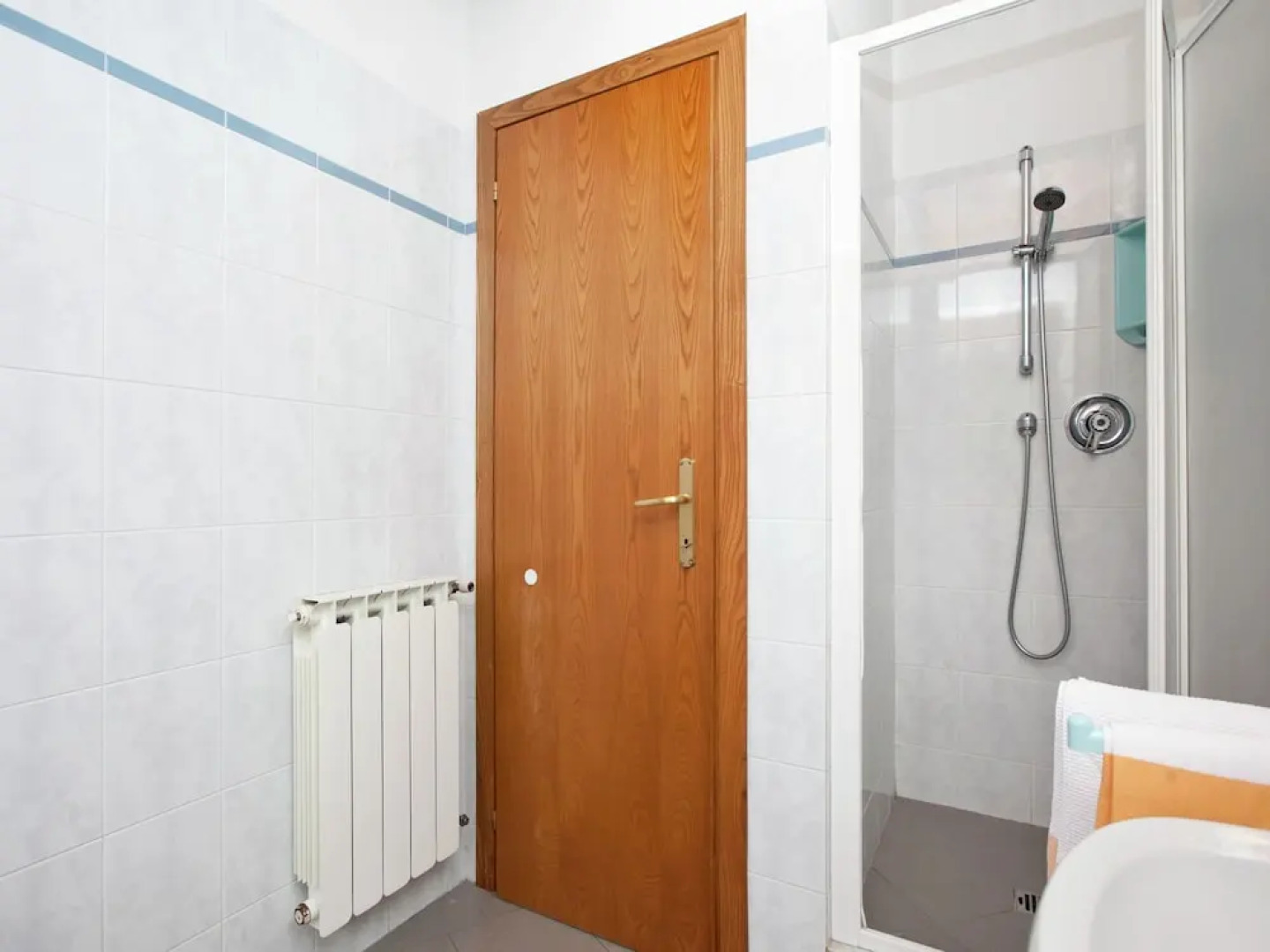 Refreshing Holiday Home With Pool, Garden, Tennis Court, BBQ